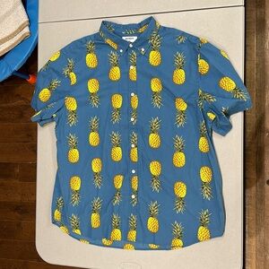 Old navy short sleeve button down shirt. Xxl